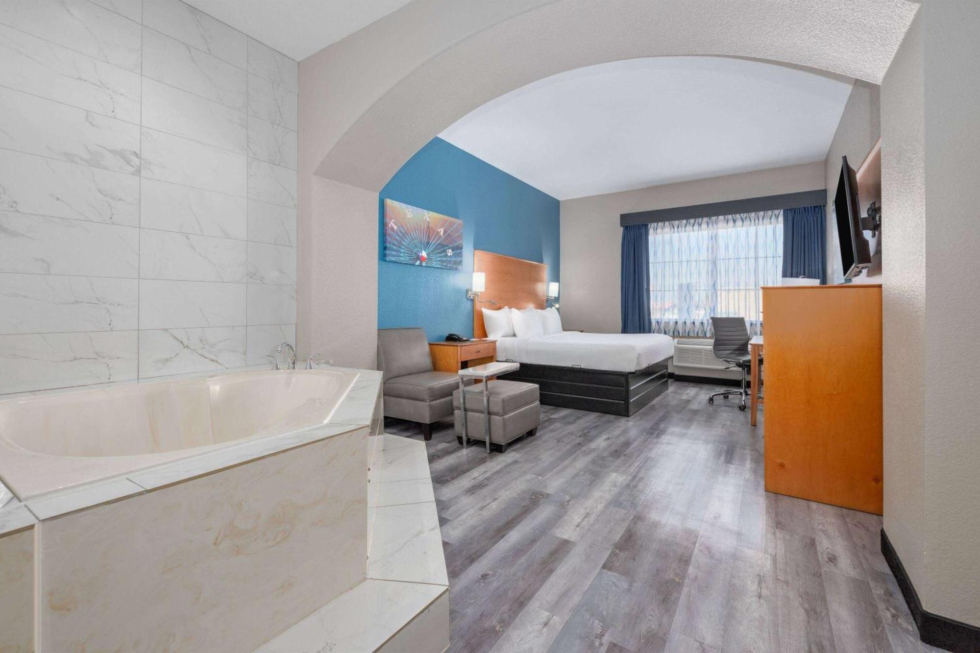 La Quinta By Wyndham Alvarado Exterior foto